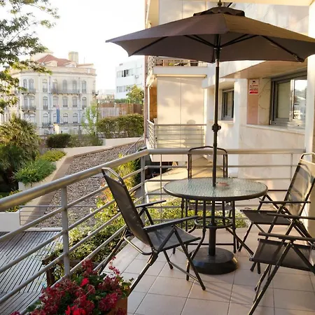 Joivy Graca Luminous 2-br With Terrace Apartment Lisbon