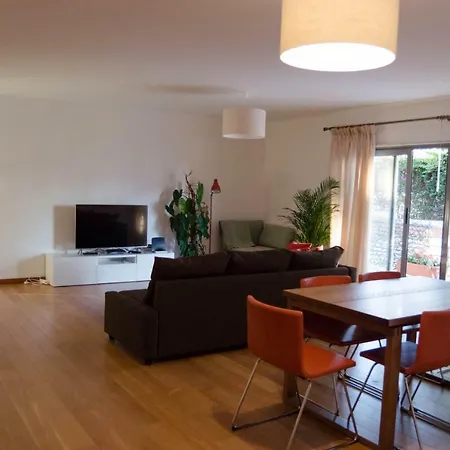 Joivy Graca Luminous 2-br With Terrace Apartment *