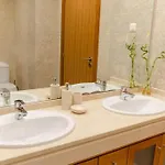 Guestready - Sleek W/ Balcony In Graca شقة *