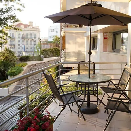 Guestready - Sleek W/ Balcony In Graca شقة